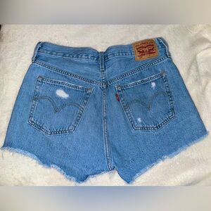 High rise distressed Levi’s shorts